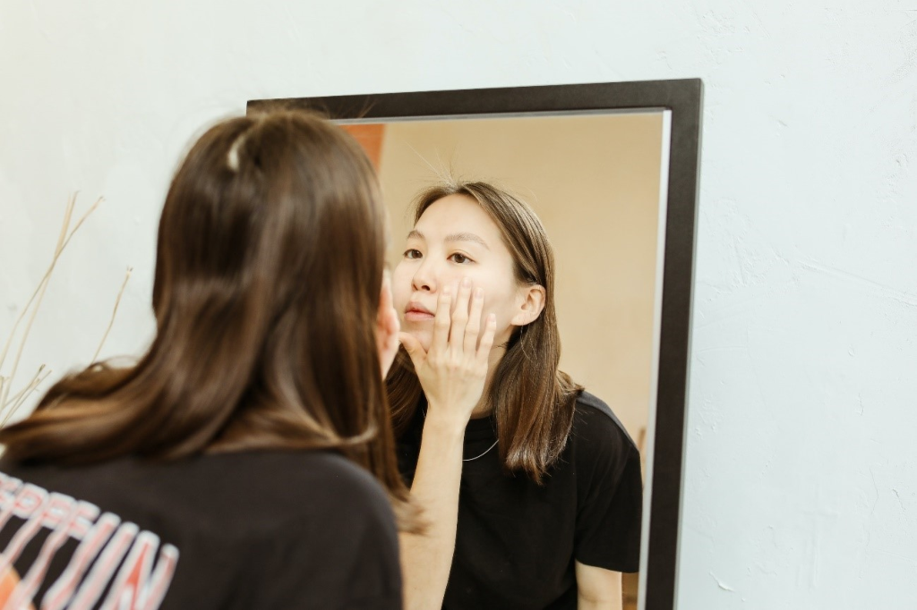 毎月決まった時期に現れるニキビで悩んでいる人へ　～生理ニキビの全て～